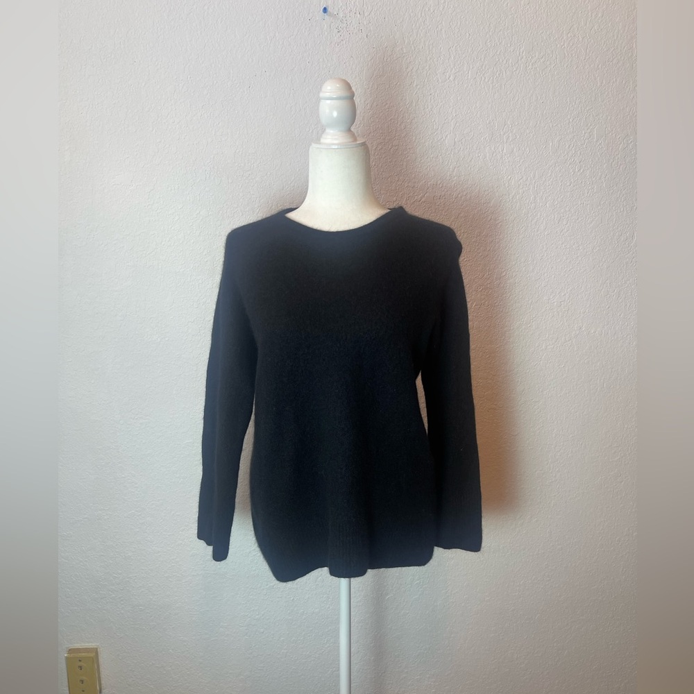 Cuyana wool crewneck sweater size M/L